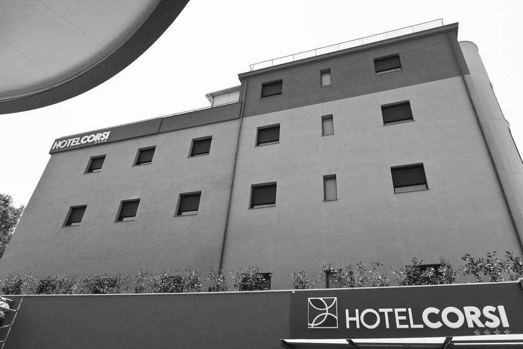 Hotel Corsi - Фьюмичино Экстерьер фото